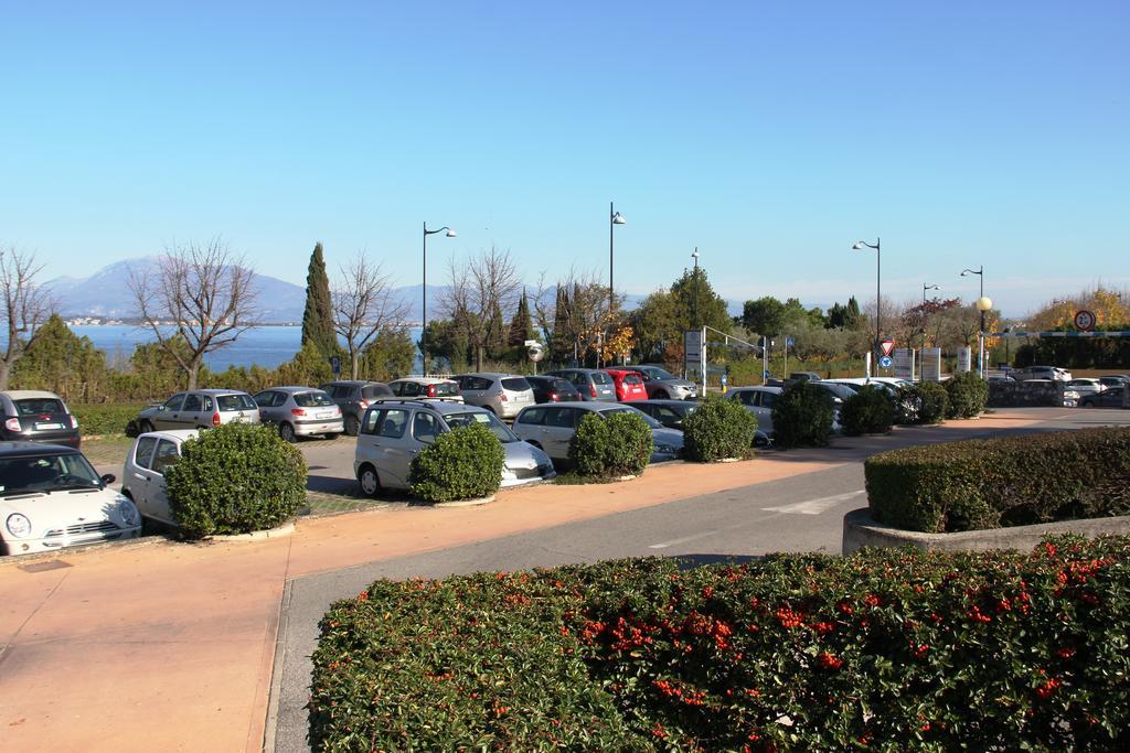 Apartamento Antico Borgo Desenzano del Garda Habitación foto